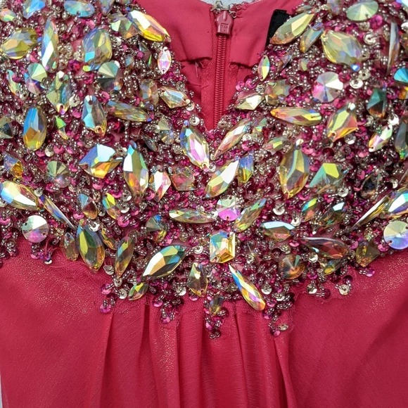 Glamour by Terani Couture Beaded Shimmer Sweetheart Neckline - Picture 4 of 11